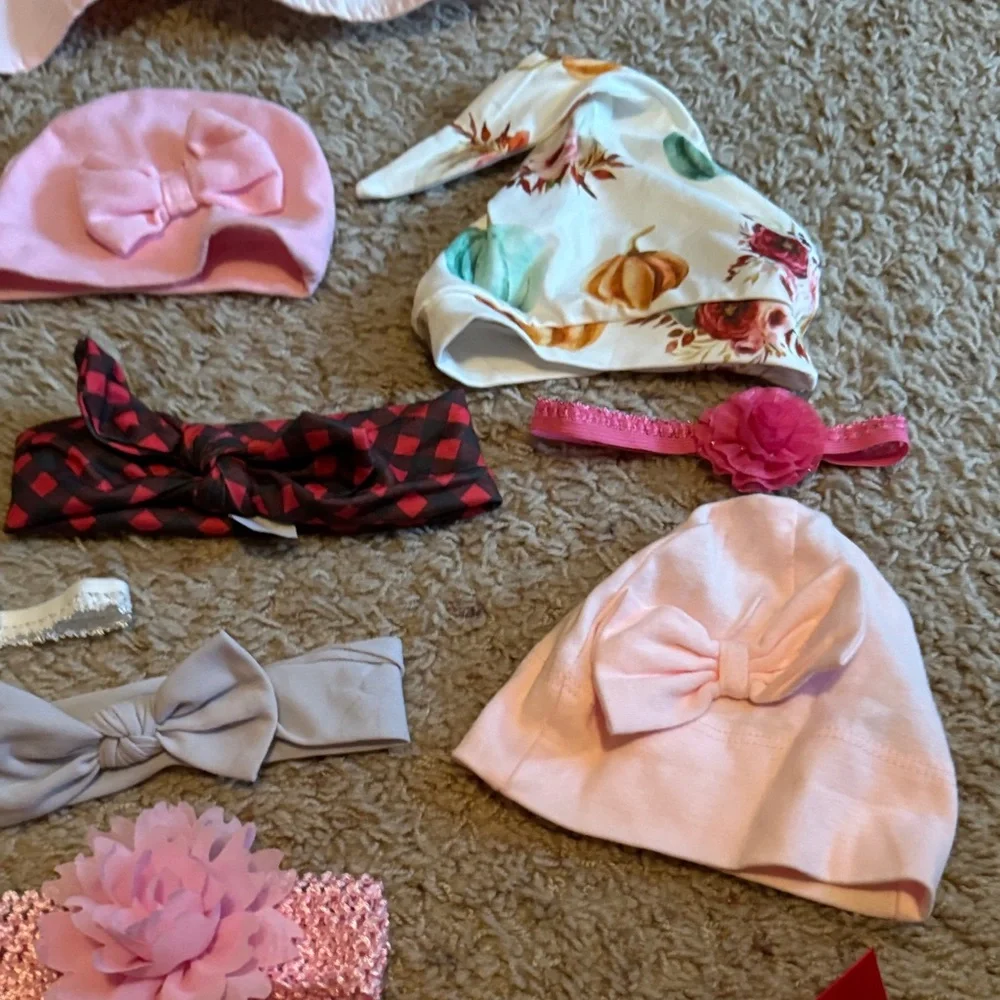 Newborn Assorted Hats And Headbands 16 Headbands 4 Hats (2 Hats For 9 Months)